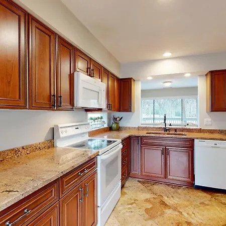 910 Inverness Village